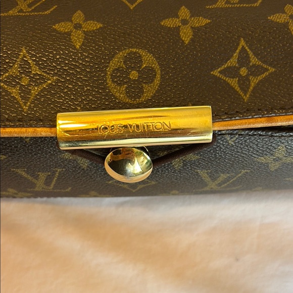 Louis Vuitton Brown Monogram Messenger Bag - Picture 3 of 17